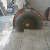 Sciage beton pour rétrécir un escalier en pierres de taille